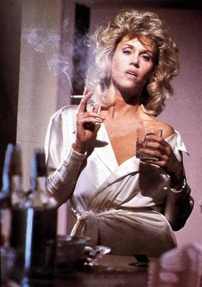 Jane Fonda Immer wieder fragt sich Alex (Jane Fonda), die sich an nichts erinnern kann, wie sie in seine Wohnung kam und ob sie tatsächlich eine Mörderin ist. 1986 UnitedArchives01354580
