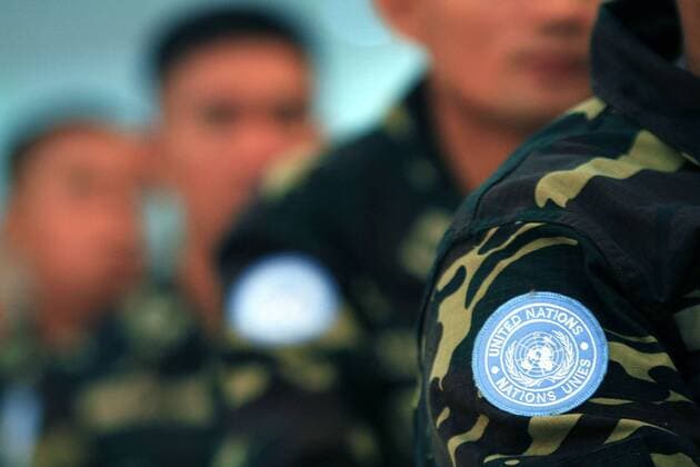 (140529) -- QUEZON CITY, May 29, 2013 (Xinhua) -- Members of the United Nations Peacekeepers stand in attention during the celebration of the International Day of UN Peacekeepers inside Camp Crame in Quezon City, the Philippines, May 29, 2014. The United Nations (UN) honored 106 peacekeepers around the world who lost their lives in line of duty last year on Thursday. (Xinhua Rouelle Umali)(zjl) PHILIPPINES-QUEZON CITY-UN PEACEKEEPERS INTL DAY 