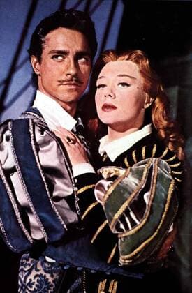 Richard Todd, Glynis Johns Um Charles (Richard Todd) ständig bei sich zu haben, ernennt Prinzessin Mary (Glynis Johns) ihn zum ersten Garde-Offizier. 1953 UnitedArchives01366404
