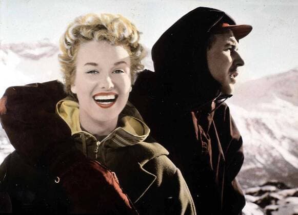 Maria Sebaldt, Bernhard Wicki Als sich Juliane jedoch in Pauls (Bernhard Wicki) Freund Dr. Jean Berger verliebt, sucht der zutiefst Entaeuschte erstmal bei der flotten Grace (maria Sebaldt) Trost. 1957 UnitedArchives01370460