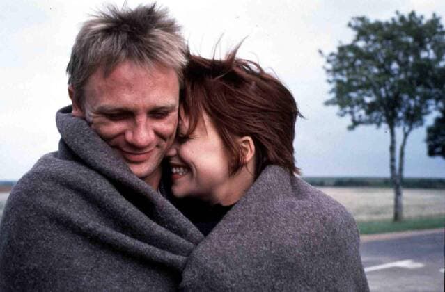 Heike Makatsch, Daniel Craig Doch dann tritt John (Daniel Craig) in Miriams (Heike Makatsch) Leben. 1997 UnitedArchives01371076
