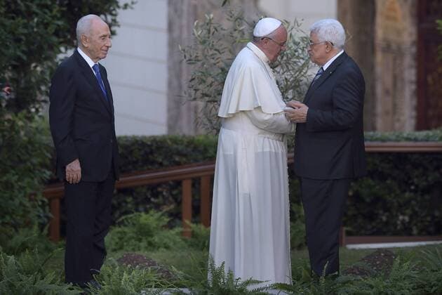 Israeli President Shimon Peres watches as Pope Francis (C) and Palestinian leader Mahmud Abbas (R) greet for a joint peace prayer in the gardens of the Vatican on June 8, 2014.  VCP20140608211