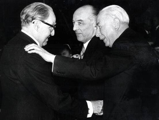 Feb. 18, 1956 - Dusseldorf, Germany - President THEODOR HEUSS (R), Minister of Nordrhein Westfallen, KARL ARNOLD (C) and the author KASIMIR EDSCHMID (L) on the commemoration for Heinrich heine in Schumann Saal in Dusseldorf. Dusseldorf Germany  - ZUMAk09