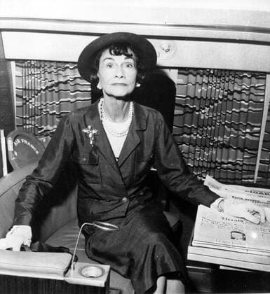 IMAGO ICONS: Coco Chanel Aug. 31, 1957 - Paris, France - COCO CHANEL (born Gabrielle Bonheur Chanel) was a pioneering French fashion designer whose modernist philosophy, menswear-inspired fashions, and pursuit of expensive simplicity made her arguably the most important figure in the history of 20th-century fashion. PICTURED: Chanel on a flight from Orly Airport. Paris France  - ZUMAk09