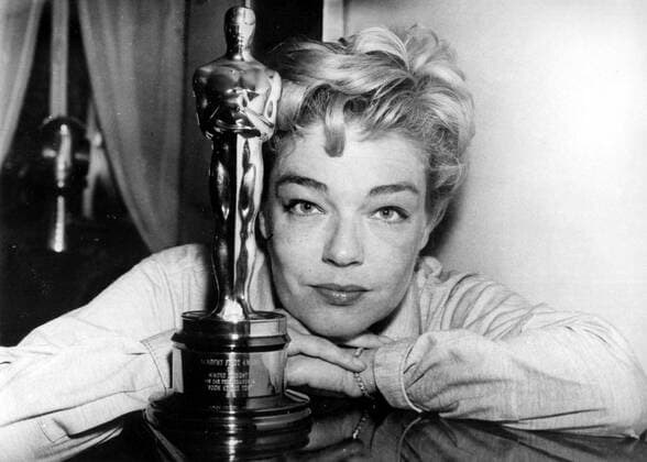 OSCARS. Beste Hauptdarstellerin. Preisträgerinnen 1951-1960 Jan. 1, 1960 - Paris, France - In 1958, French actress, SIMONE SIGNORET went to England to film Room at the Top, which won her numerous awards including the Academy Award for Best Actress. She was the first woman to win the award appearing in a foreign film. PICTURED: Signoret with one of her awards. Paris France  - ZUMAk09