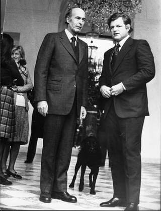 Nov. 15, 1974 - Paris, France - Senator EDWARD KENNEDY (1932-2009) visits President of France VALERY GISCARD D ESTAING at his home, Elysee Palace. Paris France  - ZUMAk09