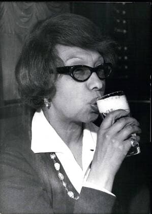 IMAGO ICONS: Josephine Baker Apr. 01, 1967 - Pictured is Cabaret artist Josephine Baker in Munich. She was enjoying a good beer after rehearsal for her cabaret performance in Madeleine.  - ZUMAk09