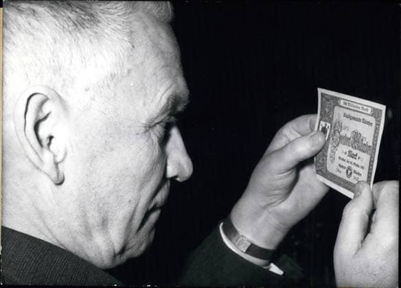 Mar. 03, 1970 - Finance Minister Alex Moeller is holding a bill worth 100 Billion marks. Unfortunately the bill is from the inflationary period of the 1920 s, the time of the Weimar Republic. Liberian Vice President William R. Tolbert in Germany.  - ZUMAk09