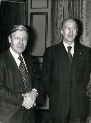 Feb. 04, 1977 - West Germany s Chancellor Helmut Schmidt with Giscard d Estaing  - ZUMAk09