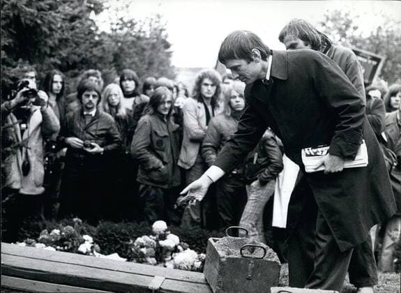 Apr. 18, 2012 - Funeral of Holger Meins in Hamburg: Yesterday, Holger Meins, the 33-years old member of the Red Army Group RAF, who had died in jail after a two-month hunger-strike, has been buried in Hamburg. Apart of members of the family, approximately 1000 persons joined the funeral. Also present there were the lawayers of members of the RAF , as well as Rudi Dutschke, the former student leader, who had been seriously wounded in 1968, by shots of a political opponent. After the ceremony, about 5000 persons joined a demonstration through the city of Hamburg. Photo shows One of the lawayers of the members of the RAF , Otto Schily, throwing some earth on the coffin.  - ZUMAk09
