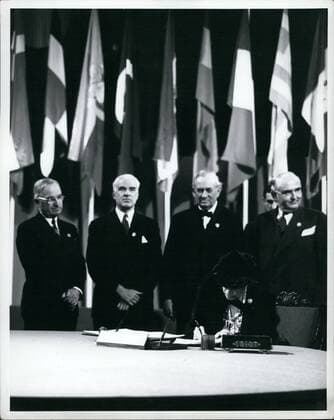 Jun. 06, 1945 - Mrs Eleanor Roosevelt Signing The UN Charter In San Fransisco  - ZUMAk09