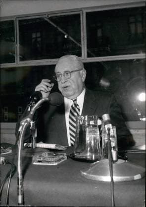 May 05, 1954 - Geneva Conference: U.S. Press attache Henry Suydan during the press conference yesterday.  - ZUMAk09