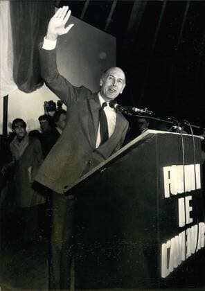 Mar. 30, 1981 - Valery Giscard d Estaing announced that he will run for president. Here he is haranguing the young voters at the Porte de Pantin.  - ZUMAk09