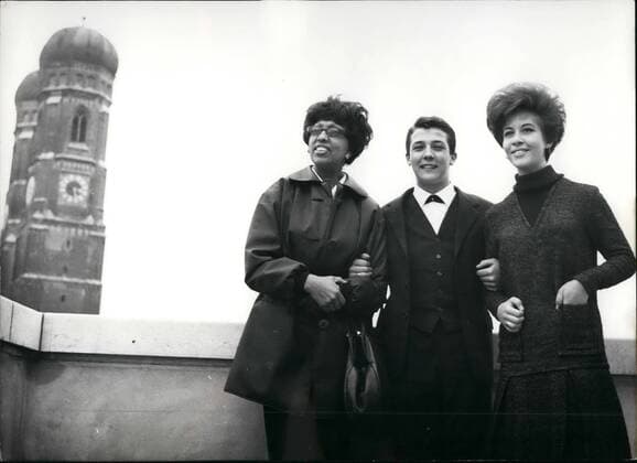 IMAGO ICONS: Josephine Baker May 05, 1963 - Pictured here are Josephine Baker(left), Italian star Robertino(middle) and English teenage heartthrob Helen Shapiro. They are in Munich at the Deutschen Museum for the :Rendezvous im Mai. Heart Surgeons Discussing Their Profession.  - ZUMAk09