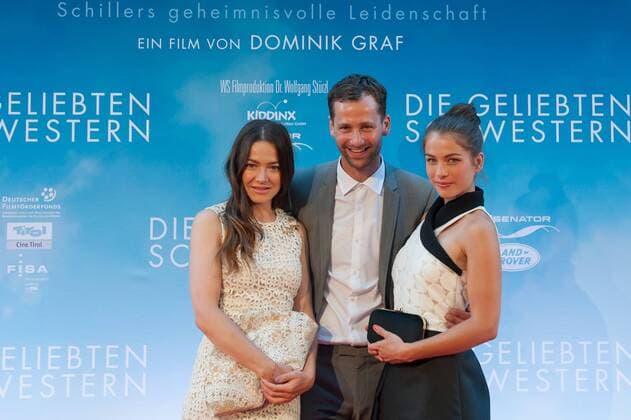 Weimar: Die Schauspieler Hannah Herzsprung, Florian Stetter und Henriette Confurius stehen am 23.042014 auf dem roten Teppich vor der Premiere des Films Die geliebten Schwestern.