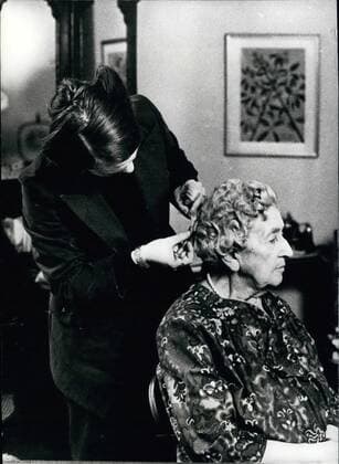 Agatha Christie for Madame Tussaud s: Madame Tussaud s sculptor Lyn Kramer matches Agatha Cristie s hair at a recent interview at the author s home in Berkshire. Her wax portrait will take its place in the New Grand Hall at Madame Tussaud s later this year.  - ZUMAk09