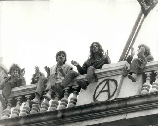 Sep. 09, 1969 - THE POLICE STORM INTO 144 PICCADILLY AND EVICT THE HIPPY SQUATTERS The police today stormed into the mansion at 144 Piccadilly and evicted the hippy squatters who have occupied the building for the last six days, defying all attempts to remove them. PHOTO SHOWS Before the battle started - these squatters sit on the roof of the building chanting to the crowd that gathered below.  - ZUMAk09