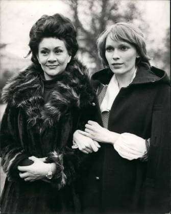 Dec. 12, 1972 - Newly formed company theater to open with The three sisters:; Robin Phillips, who has been appointed Artistic Director of the Newly formed company theater, today announced plans for his first season at the Greenwich theater. The company includes among many others, Jerermy Bratt, Miss farrow, Joan Plowright, Keith Baster and Gwen Watford. The first season consists of six productions commencing on January 24th with Chekhovs The Three Sisters with Keith Baxter, Mia Farrow, Joy Parker and Gwen Watford. Photo Shows Two of the female stars pictured in Greenwich Park today. They are Joan Plowright (left) and Mia farrow.  - ZUMAk09