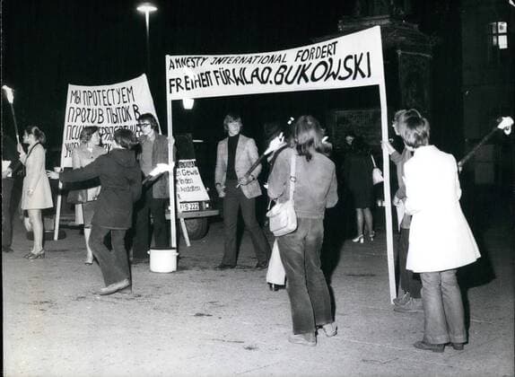 May 05, 1973 - Brezhnev in Bonn For a five day visit, Leonid Brezhnev, first secretary of the central committee of the USSR Communist Party, arrived in Bonn on 18.5.1973. He will confer often with West German Chancellor Willy Brandt.  - ZUMAk09