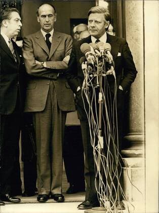 Jun. 01, 1974 - Chancellor Helmut Schmidt and Giscard d Estaing at the Elysee  - ZUMAk09