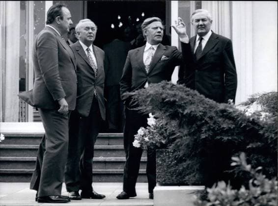 Jul. 07, 1975 - BRITISH PREMIER HAROLD WILSON AND FEDERAL CHANCELLOR HELMUT SCHMIDT IN HAMBURG ON JULY 24TH 1975 British premier HAROLD WILSON and his Foreign Minister CALLAGHAN had come to Hamburg on July 24th 1975 for talks with Federal chancellor HELMUT SCHMIDT and Foreign Minister HANS-DIETRICH GENSCHER about problems of the development of the EEC and about the forthcoming European Security Conference in Helsinki. Our picture from left: Federal Foreign Minister GENSCHER, British premier HAROLD WILSON, chancellor HELMUT SCHMIDT and British Foreign Minister CALLAGHAN in Hamburg.  - ZUMAk09