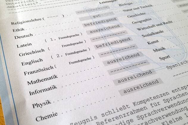 Zeugnis,Zensur,Symbolfoto,Schule,Schulnoten,Schulnote,Schulabschluss,Bildung,Abschluss,Schulsystem,Schulfach,Noten,schulische Leistung,Gymnasium,Noten,Zeugnisblatt