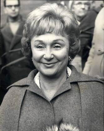 Dec. 12, 1976 - Thanksgiving service for Dame Edith Evans: A thanksgiving service for Dame Edith Evans was held today at St.Paul s, the actors church in Covent Garden. A large theatrical contingent were present. Picture Shows: Actress Googie Withers leaving after today s service.  - ZUMAk09