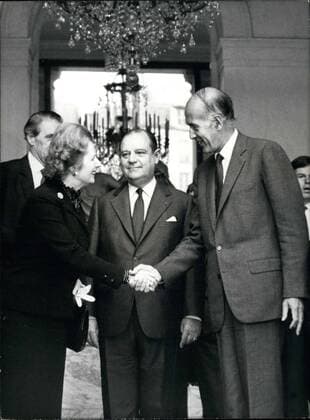 The annual meeting between France and Britain was held today in Paris. British Prime Minister Mrs. Thatcher was accompanied by her Ministers of Foreign Affairs, of Finances, and of Commerce and Industry. Margaret Thatcher is pictured saying goodbye to President Valery Giscard D Estaing in the presence of France s Prime Minister Raymond Barre (center)  - ZUMAk09