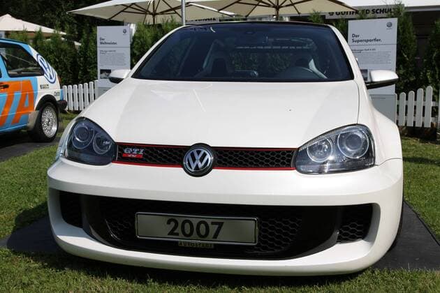 VW Golf GTI W12 650 (Concept aus dem Jahre 2007 auf Basis Golf V) im Rahmen der Sonderausstellung Grenzenlos Golf 40 Jahre Golf, Highlights aus 40 Jahren. 9. Classic Days am Schloss Dyck, Trips Memorial, Oldtimer, Klassik- und Motorfestival, 01.-03.08.2014, Jüchen (D)
