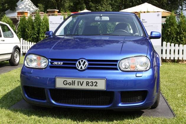 VW Golf IV R32 im Rahmen der Sonderausstellung Grenzenlos Golf 40 Jahre Golf, Highlights aus 40 Jahren. 9. Classic Days am Schloss Dyck, Trips Memorial, Oldtimer, Klassik- und Motorfestival, 01.-03.08.2014, Jüchen (D)