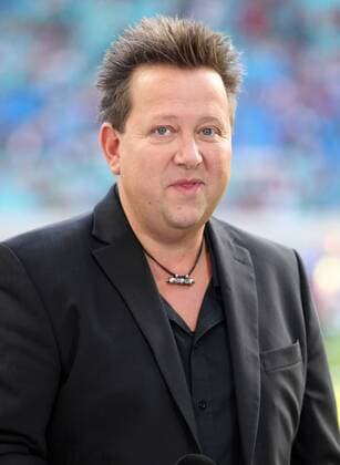 Leipzig, 22.08.2014, Red Bull Arena, Fussball, 2. Bundesliga, 3.Spieltag , Rasenballsport Leipzig vs. FC Erzgebirge Aue 1:0 (1:0) , Im Bild: Zu Gast im Stadion; als Interview-Partner von Sky; Sänger Sebastian Krumbiegel. ,