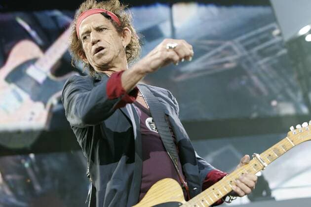Gitarrist Keith Richards beim Auftritt der ROLLING STONES während ihrer A Bigger Bang Welttournee im Olympiastadion Berlin.