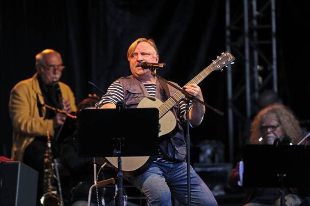 Axel Prahl und das Inselorchester Konzert im Rahmen des Schleswig-Holsteinischen Musikfestivals (SHMF) auf dem Geände des Museums der Arbeit. Hamburg, 25.08.2014 xI.xSchifflerx xFuturexImage