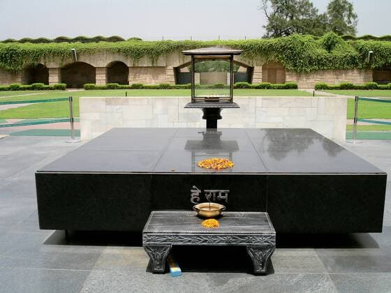 IMAGO ICONS: Mahatma Gandhi Rajghat is the last resting place of Mahatma Gandhi. The cremation of Mahatma Gandhi took place at the Delhi Raj Ghat on 31st January 1950 The memorial stone of Mahatma Gandhi placed there is a simple square platform made of black stone , with the words Hey Ram inscribed near it , New Delhi , India 
