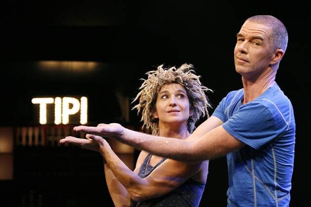 drama-berlin.de 08.09.2014 TIPI - Das Zelt am Kanzleramt, Berlin SECHSMINUTEN , Show von und mit Ursus und Nadeschkin, Regie: Tom Ryser, Premiere in Berlin am 09.09.2014. Szene mit Nadja Sieger (aka Nadeschkin) und Ursus Wehrli (aka Ursus). TIPI - Das Zelt am Kanzleramt, Berlin SECHSMINUTEN , show by and with Ursus and Nadeschkin, directed by Tom Ryser, opening in Berlin September 09, 2014. Scene with Nadja Sieger (aka Nadeschkin) and Ursus Wehrli (aka Ursus). Barbara Braun drama-berlin.de