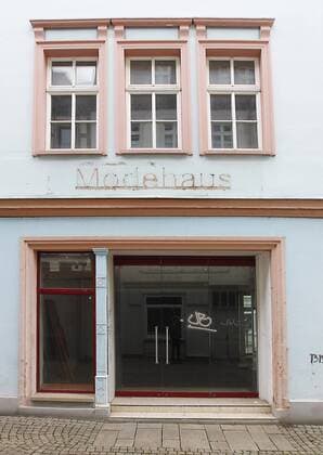 02.09.2014 Die Innenstadt von Zeitz zerfällt , der Leerstand der Geschäfte hat einen neuen Höhepunkt erreicht die Zeitzer sind frustriert Foto: Leerstand Zerfall Stadtzentrum neben dem Markt und dem Einkaufs Boulevard