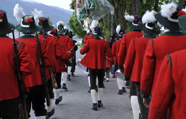 Traditionelle Trachtenmode aus Südtirol seoh08972