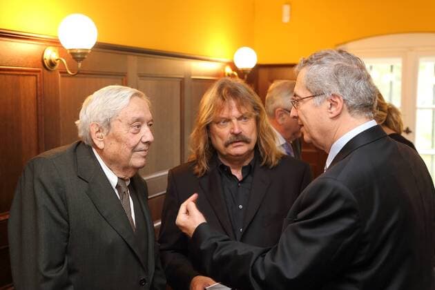 Imre Pozsgay (Staatsminister von Ungarn a. D.), Leslie Mandoki und Laszlo Nagy (Sekretär der Stiftung Paneuropäisches Picknick 89), vlnr, beim Festakt der ungarischen Botschaft anlässlich des 25-jährigen Jubiläums der Grenzöffnung Ungarn-Österreich am 20. September 2014 in der Gartenanlage der Villa Schöningen in Potsdam. Die ungarische Regierung öffnete in der Nacht zum 11. September 1989 die Grenze zu Österreich für DDR-Bürger. Festakt 25 Jahre Grenzöffnung Ungarn-Österreich