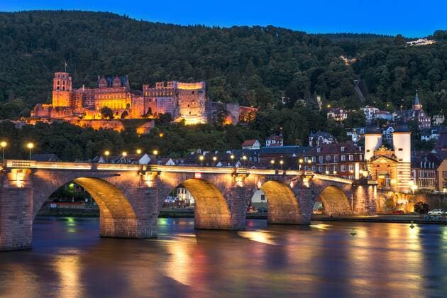 Germany, Baden-Wuerttemberg, Heidelberg, View to Old town, Old bridge and Heidelberg Castle in the evening  PUF000014
