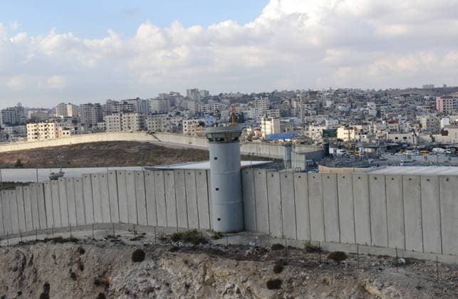 An overview of the Qalandia Checkpoint and the Israeli separation wall in the West Bank September 29, 2014. Israeli Prime Minister Benjamin Netanyahu failed to mention a future Palestinian state in his address to the U.N. General Assembly today in New York.  JER2014092906