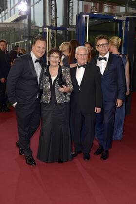 Guido Maria Kretschmer mit seiner Mutter Marianne, seinem Vater Erich und seinem Ehemann Frank Mutters bei der 16. Verleihung des Deutschen Fernsehpreises 2014 im Coloneum. Köln, 02.10.2014 xP.xMertensx xFuturexImage