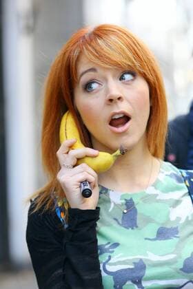 Lindsey Stirling in Warsaw Lindsey Stirling, American violinist, dancer, performance artist, and composer on her way to Dzien Dobry TVN studio (Good Morning TVN, one of the most influential Polish breakjasy TV programme) on October 13, 2014 in Warsaw, Poland. EN_01149305_0014 