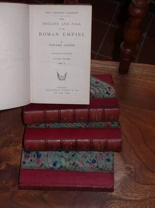 Feature Symbol: Gibbon s Roman Empire 09 14 sepo Buch Bücher Geschichte Historie Geschichte Geschichtswissenschaft Römisches Reich Römer antiquarisches Aatiquarische antiquarisch Antiquariat Edward Gibbon 1737-1794 gebunden gebundene The Decline and Fall of the Roman Empire Aufstieg und Fall des Römischen Reiches books historich hoch