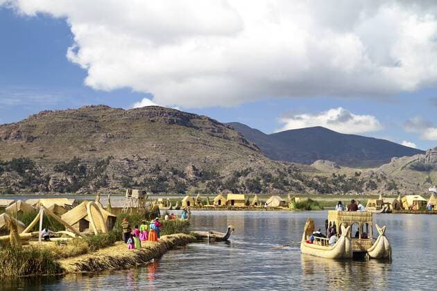 IMAGO Nature: Unsere Erde, Naturschutz, Indigene Völker South America, Peru, Puno, Uros people living on the floating islands of the Lake Titicaca  KRP000675
