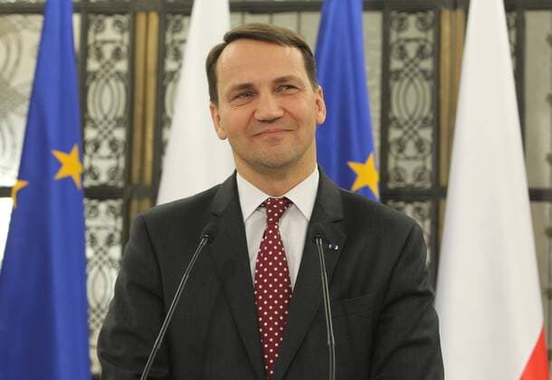 Radoslaw Sikorski under a cross fire from political oponents Poland s former foreign minister Radek Sikorski holds a press conference at the Parliament on October 21, 2014 in Warsaw, Poland after causing vivid arguments for giving to American magazine an interview in which he alleged that Russian President Vladimir Putin in 2008 wanted Poland to become participants in this partition of Ukraine. EN_01150438_0014 