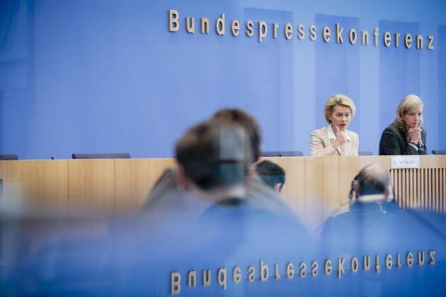 Verteidigungsministerin Ursula von der Leyen (CDU) gibt am Mittwoch (29.10.14) in Berlin eine Pressekonferenz