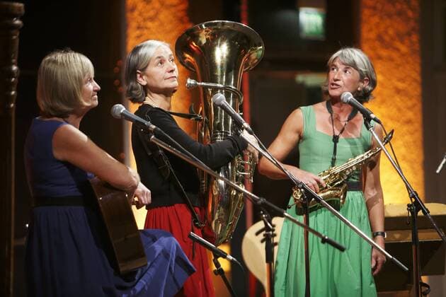 96 Jahre Freistaat GER, Berlin,20141104, Die Wellküren, Burgi, Bärbi und Moni Well, Volksmusik, Kabarett, Kleinkunst, bei der Vertretung des Freistaates Bayern beim Bund, Behrenstrasse , Fest 96 Jahre Freistaat