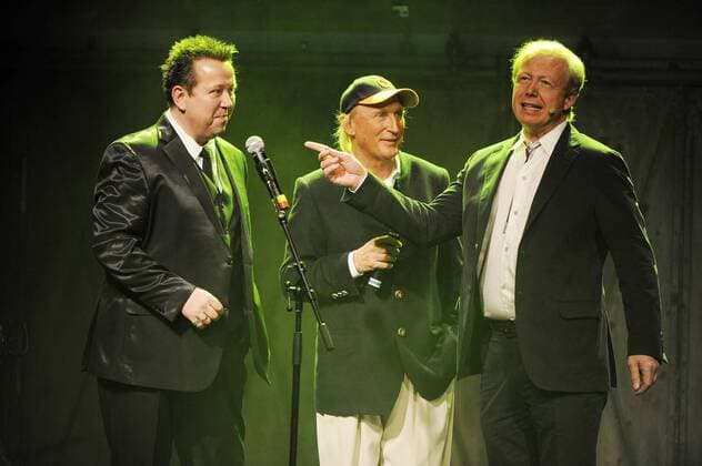 Sebastian Krumbiegel, Otto Waalkes und Tom Buhrow bei der Preisverleihung Das Goldene Schlitzohr 2014 in der Hamburger Fabrik mit dem Persönlichkeiten des öffentlichen Lebens für ihr soziales Engagement geehrt werden. Hamburg, 08.11.2014 Foto:xI.xSchifflerx xFuturexImage