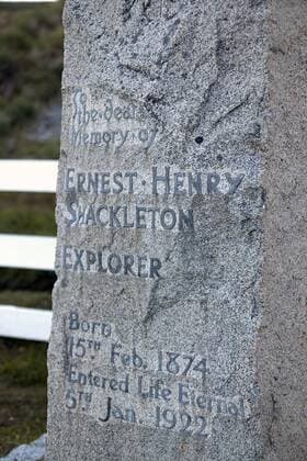 The gravestone of the famous Antarctic explorer, Sir Ernest Shackleton, in the cemetery at Grytviken, South Georgia.  8124679 OnnexxvanxderxWal