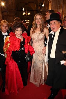 Opernball 2013 Feststiege Wien, 07. 02. 2013 Gina LOLLOBRIGIDA, Mira SORVINO, Richard LUGNER